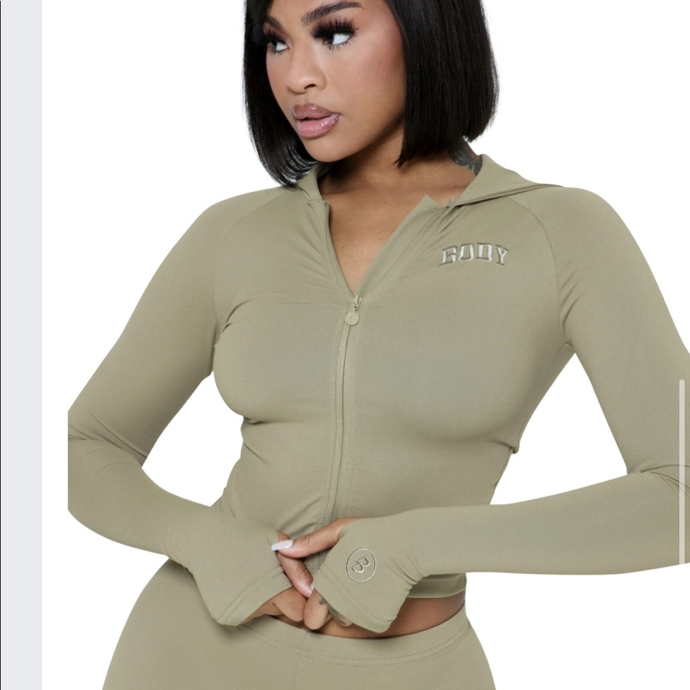 Olive green fitted hoodie zip up sweater.